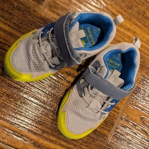 Kids' Gray and Yellow Shoes Size 9 Toddler